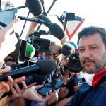 El líder de la Liga, Matteo Salvini, fue recibido ayer entre aplausos y pitidos por la población del sur de Italia