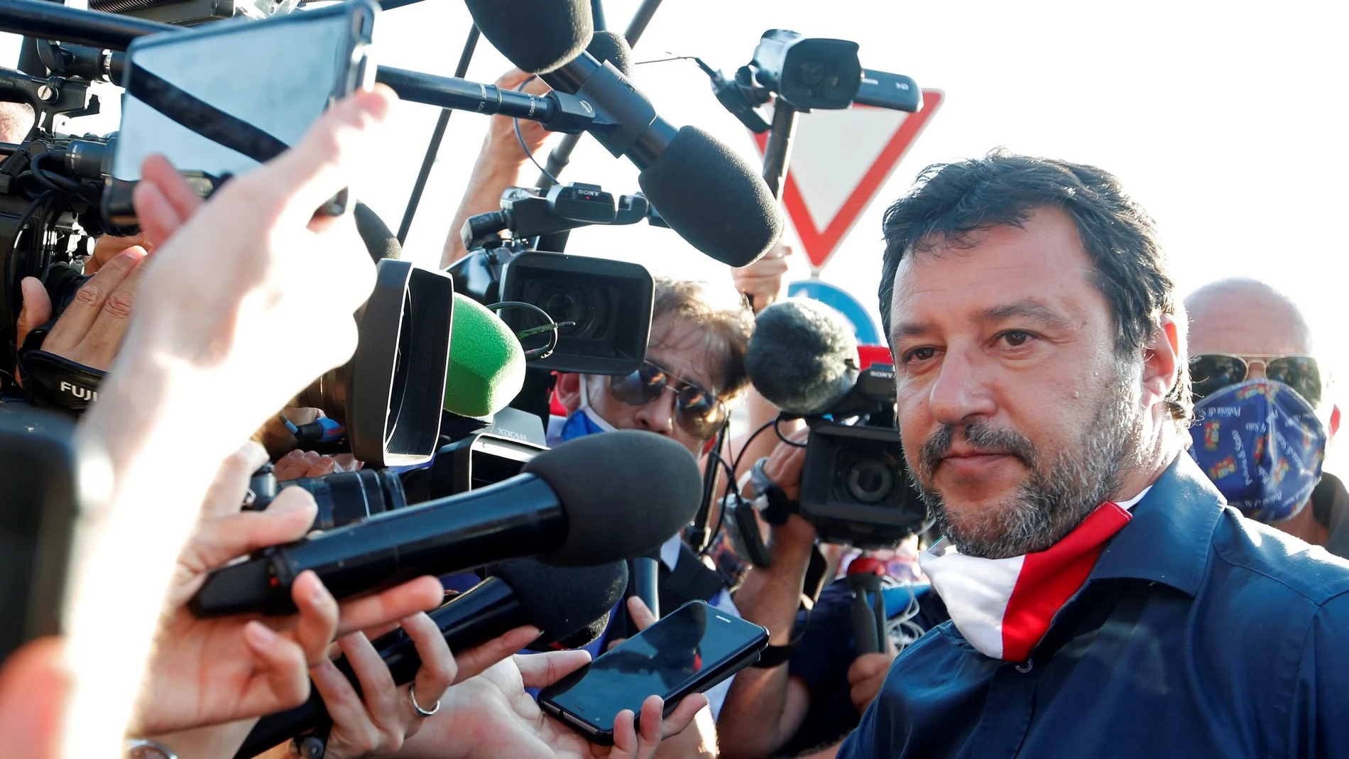 El líder de la Liga, Matteo Salvini, fue recibido ayer entre aplausos y pitidos por la población del sur de Italia