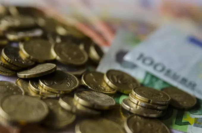 Guerra por las cuentas remuneradas: BBVA ofrece 35 euros al mes a sus nuevos clientes por domiciliar recibos 