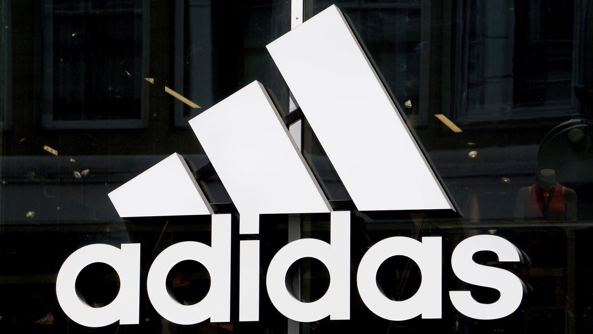 Adidas pierde la batalla legal contra Scalpers por la supuesta