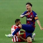 Messi se lamenta en el partido contra el Atlético
