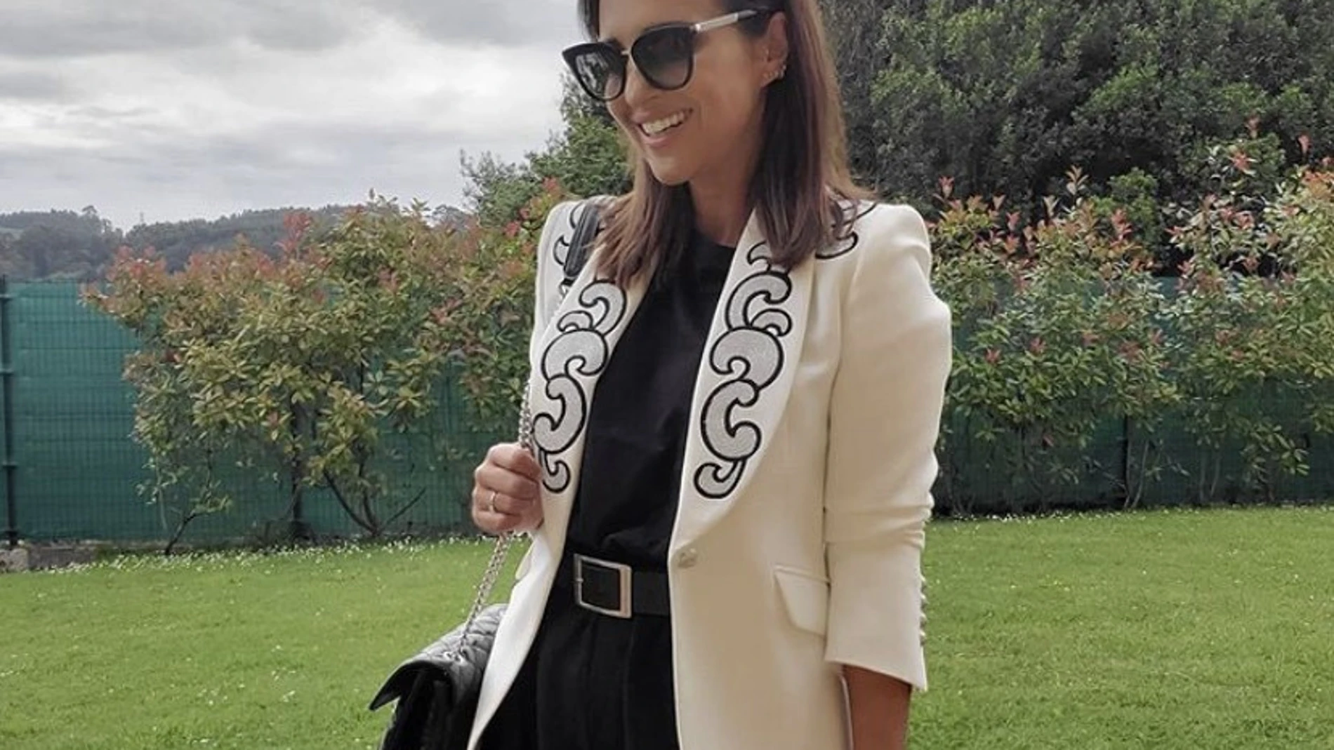 Paula Echevarría con blazer de rebajas.