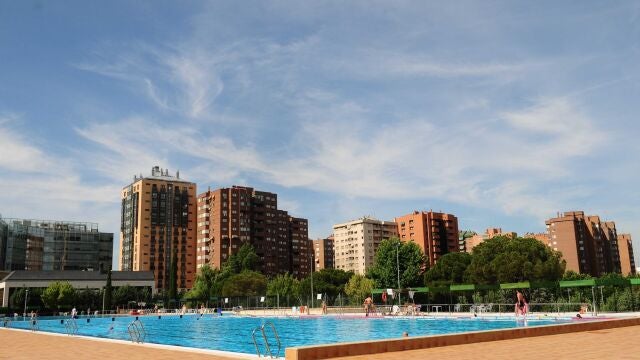Las piscinas municipales madrileñas reabren este miércoles con una aplicación para comprar entradas