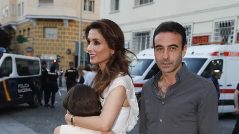 Paloma Cuevas y Enrique Ponce por las calles de Madrid.