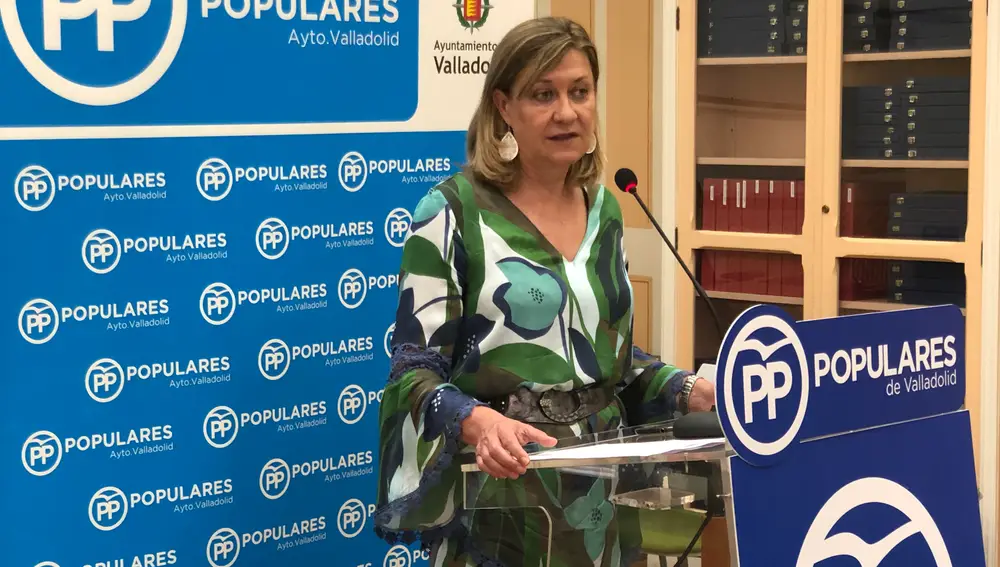 La presidenta del Grupo Popular en el Ayuntamiento de Valladolid, Pilar del Olmo, durante la rueda de prensa