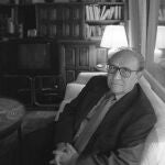 El escritor Juaquín Marco, en su casa de Barcelona
