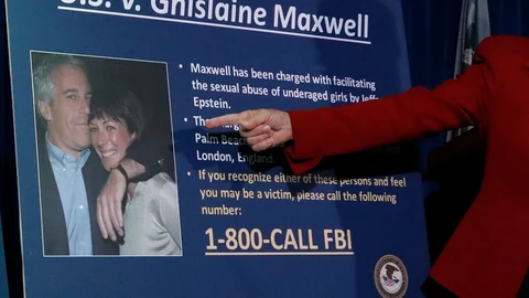 Imagen de la rueda de prensa para explicar los delitos que se le imputan a Maswell