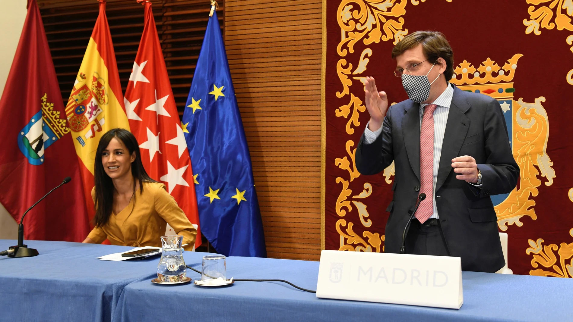 El alcalde de Madrid, José Luis Martínez-Almeida, y la vicealcaldesa, Begoña Villacís, informan en una reciente rueda de prensa