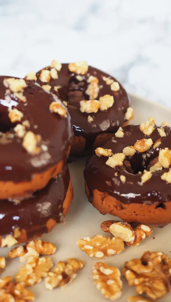 Mini donuts con nueces de california