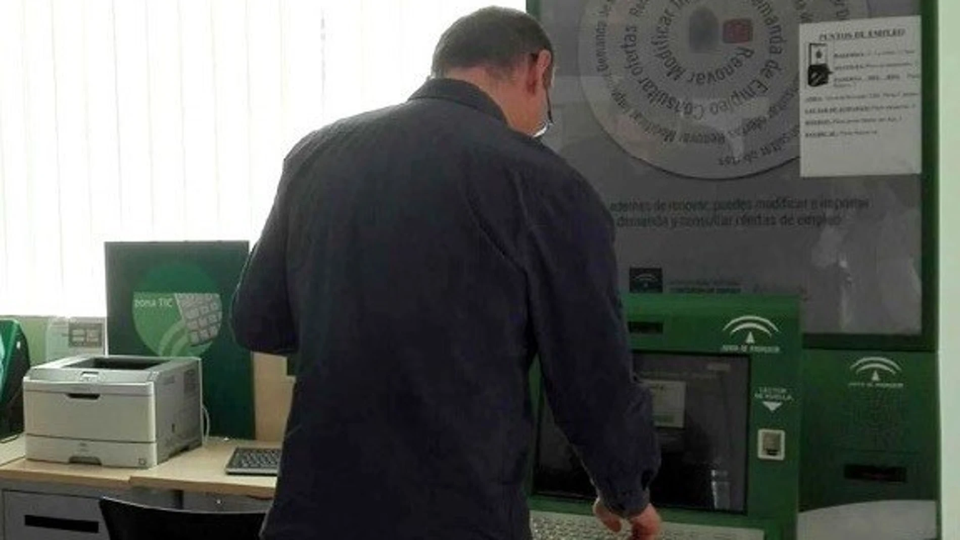 Paro.-AV.-El paro sube en Andalucía en 11.009 desempleados en junio, un 1,14% más, un punto por encima de la media