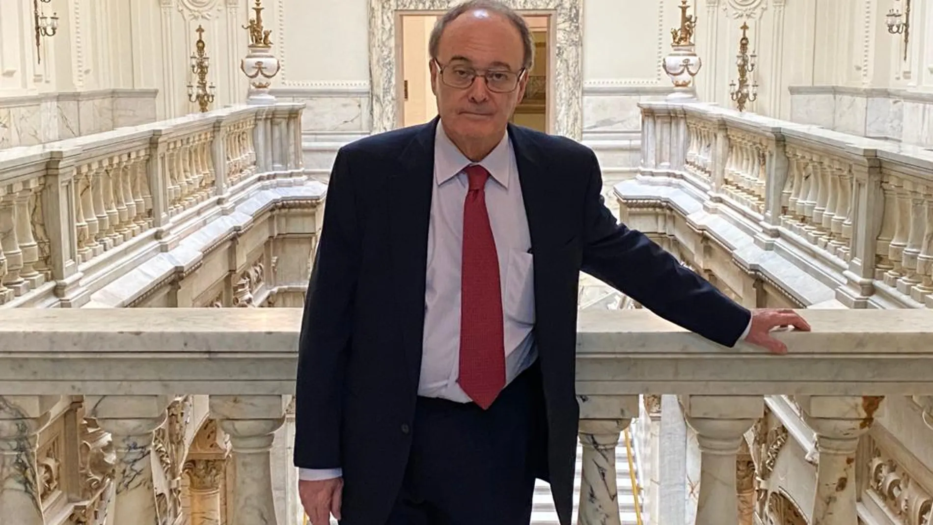 Luis María Linde acaba de concluir su relación con el Banco de España tras acabar el periodo de incompatibilidad que los gobernadores tienen tras su mandato