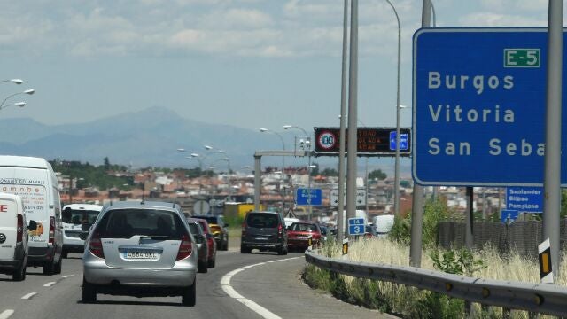 Estado del tráfico en la carretera A1, en sentido salida de Madrid, este viernes