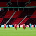 Minuto de silencio previo a la final de la Copa de Alemania entre Bayern y Leverkusen
