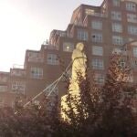 Los manifestantes tiran la estatua de Cristóbal Colón en Baltimore