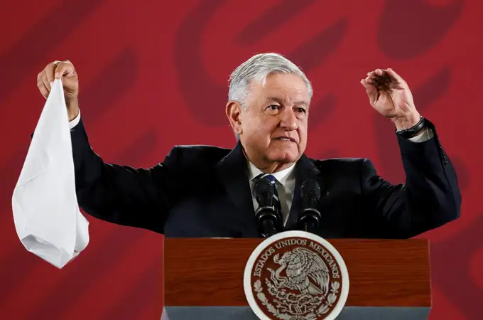 “López Obrador ha pasado de burlarse del coronavirus a asumir su crisis más grave”