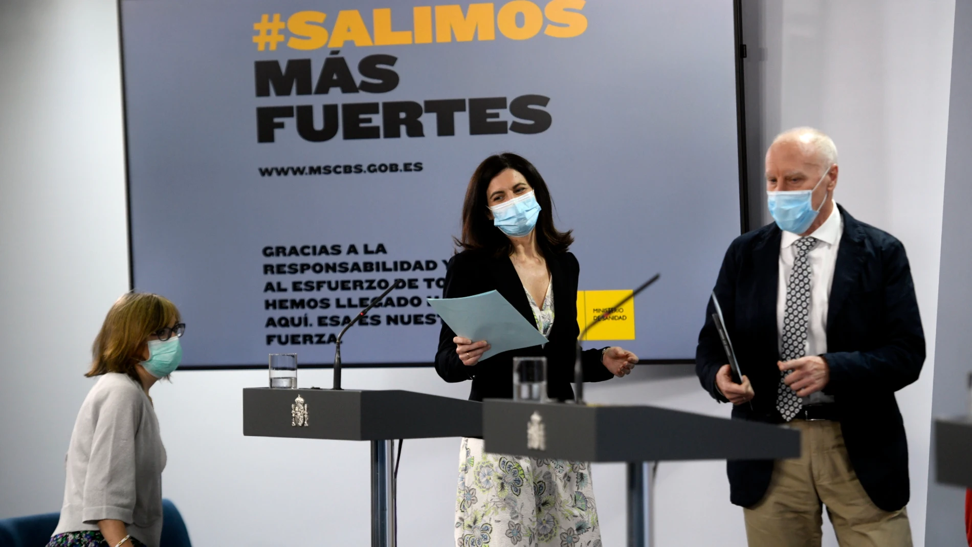 La directora del Centro Nacional de Epidemiología, Marina Pollán (1i), la directora del Instituto de Salud Carlos III, Raquel Yotti (2i), y el secretario general del Ministerio de Sanidad, Faustino Blanco (3i)