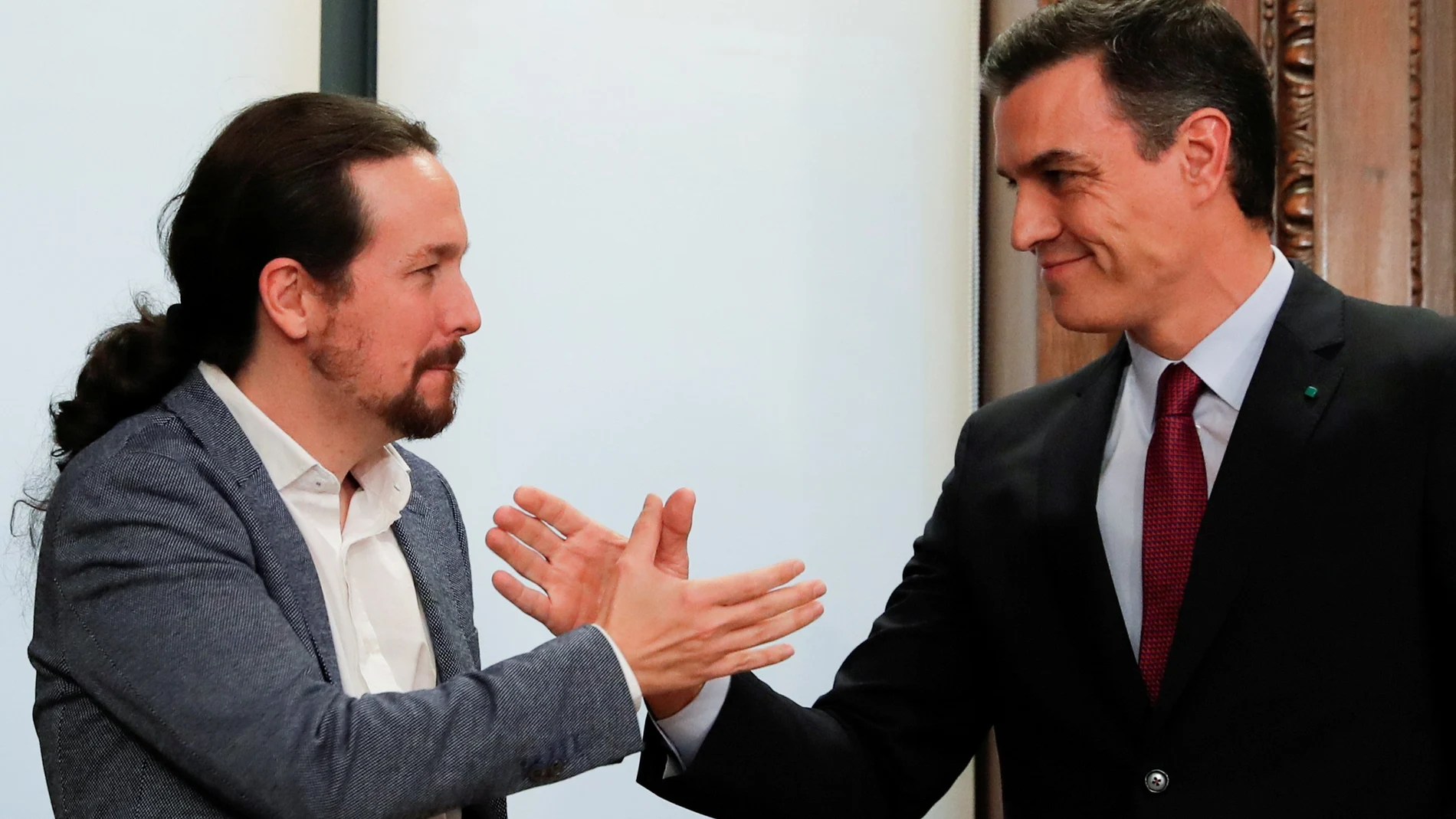 Pablo Iglesias y Pedro Sánchez, durante el acto de presentación de su Gobierno de coalición
