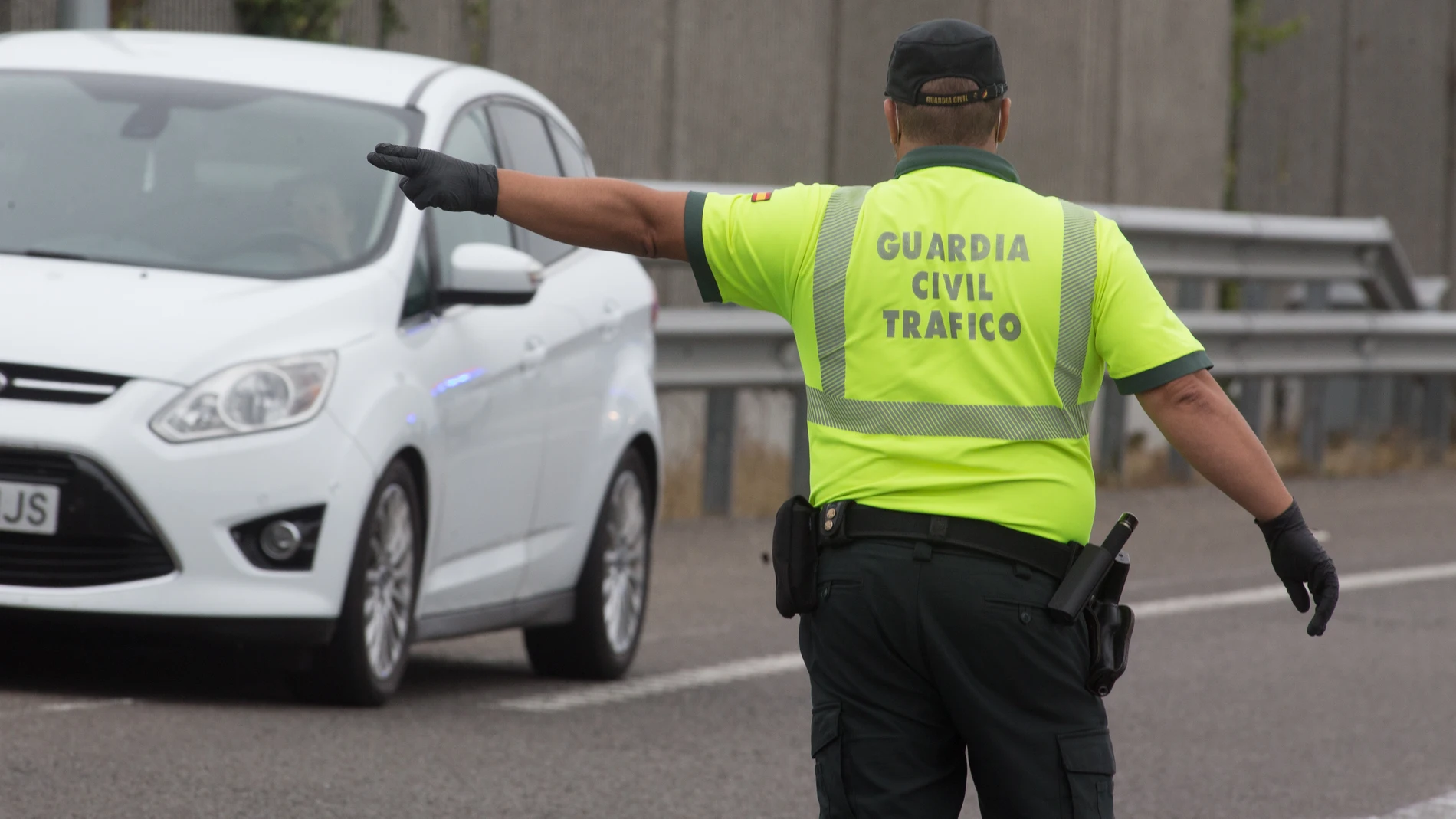 La Guardia Civil controla el tráfico entre A Mariña y Asturias a través de la A-8 a su paso por Ribadeo (Lugo)