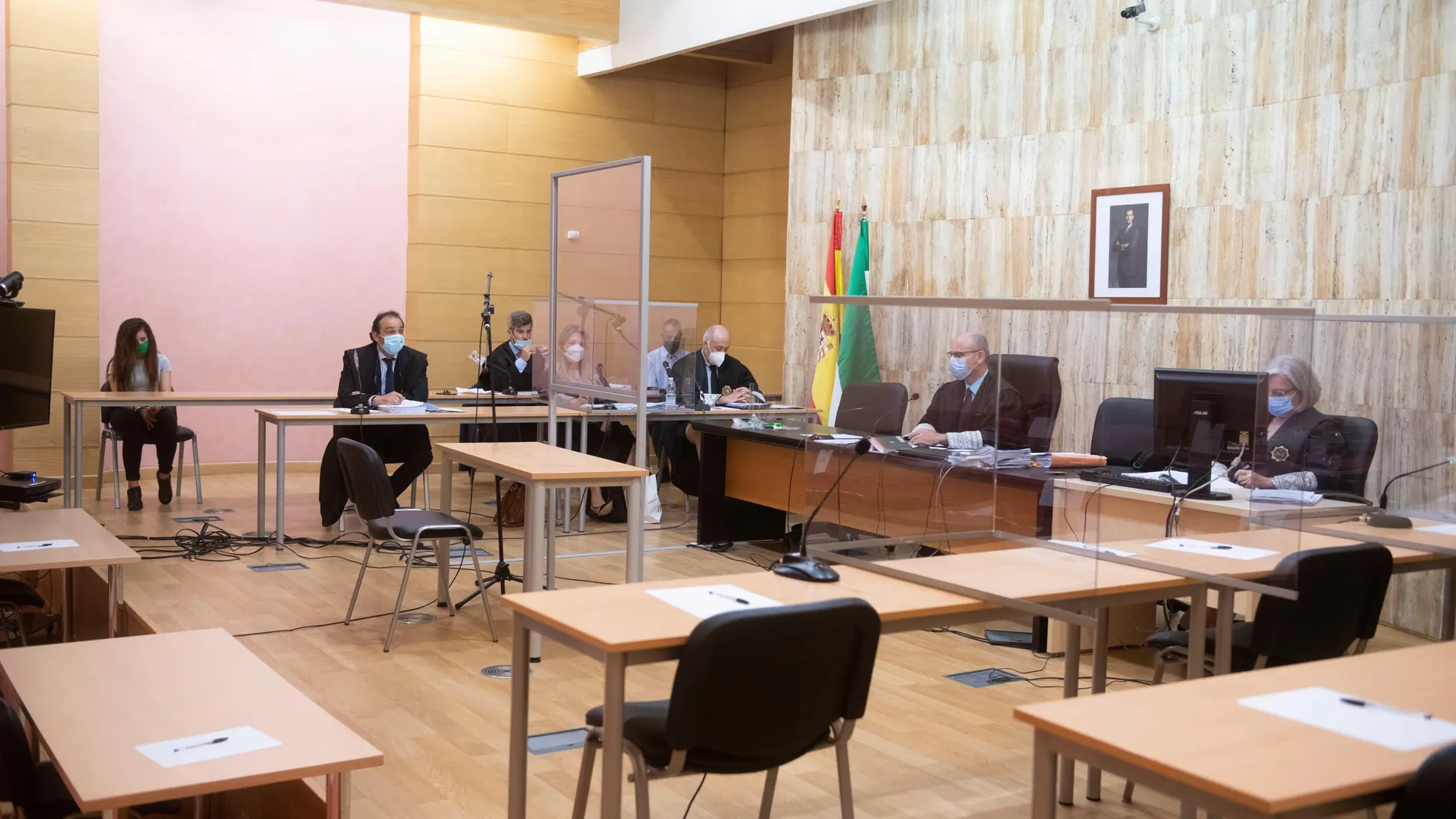 Primera sesión del juicio a madre y abuelo por asesinar a una bebé en Granada
