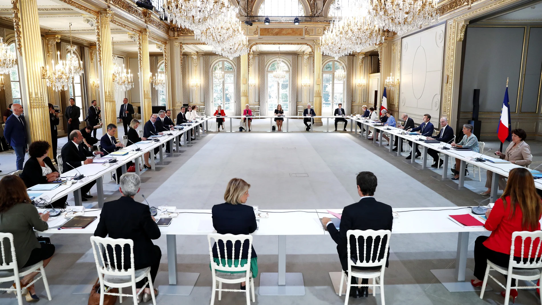 El presidente francés, Emmanuel Macron, preside el primer Consejo de Ministros de su nuevo Gobierno esta tarde en el Palacio del Elíseo