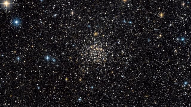 NGC 7789, también conocida como Caroline's Rose. Se trata de un antiguo cúmulo abierto de estrellas de la Vía Láctea, que se encuentra a unos 8.000 años luz de distancia hacia la constelación de CasiopeaGUILLAUME SEIGNEURET/NASA (Foto de ARCHIVO)01/01/1970