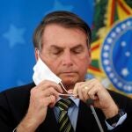 Bolsonaro ya ha hecho bastante el ridículo y no debería tentar más a la suerte. Van más de 50.000 muertos en Brasil, y apenas ha llegado el invierno