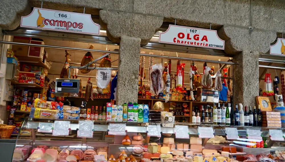 La variedad de quesos que expone el Mercado de Abastos en Santiago es una visión de ensueño.