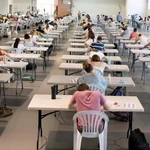 Cientos de estudiantes realizan el examen de la prueba de acceso a la Universidad, EBAU, en el Recinto Ferial de Mahón, Menorca este martes