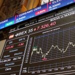 Varias pantallas muestran la evolución del Ibex 35