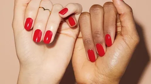5 Pasos para conseguir una manicura casera a prueba de verano ( y piscinas)