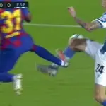  Barcelona-Espanyol: El VAR expulsa con roja directa a Ansu Fati y Pol Lozano en un minuto