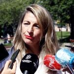 La ministra de Trabajo, Yolanda Díaz, atiende a la prensa en El Ferrol