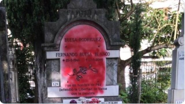 Así estaba el panteón antes de que el Ayuntamiento de Vitoria ordenada su limpieza
