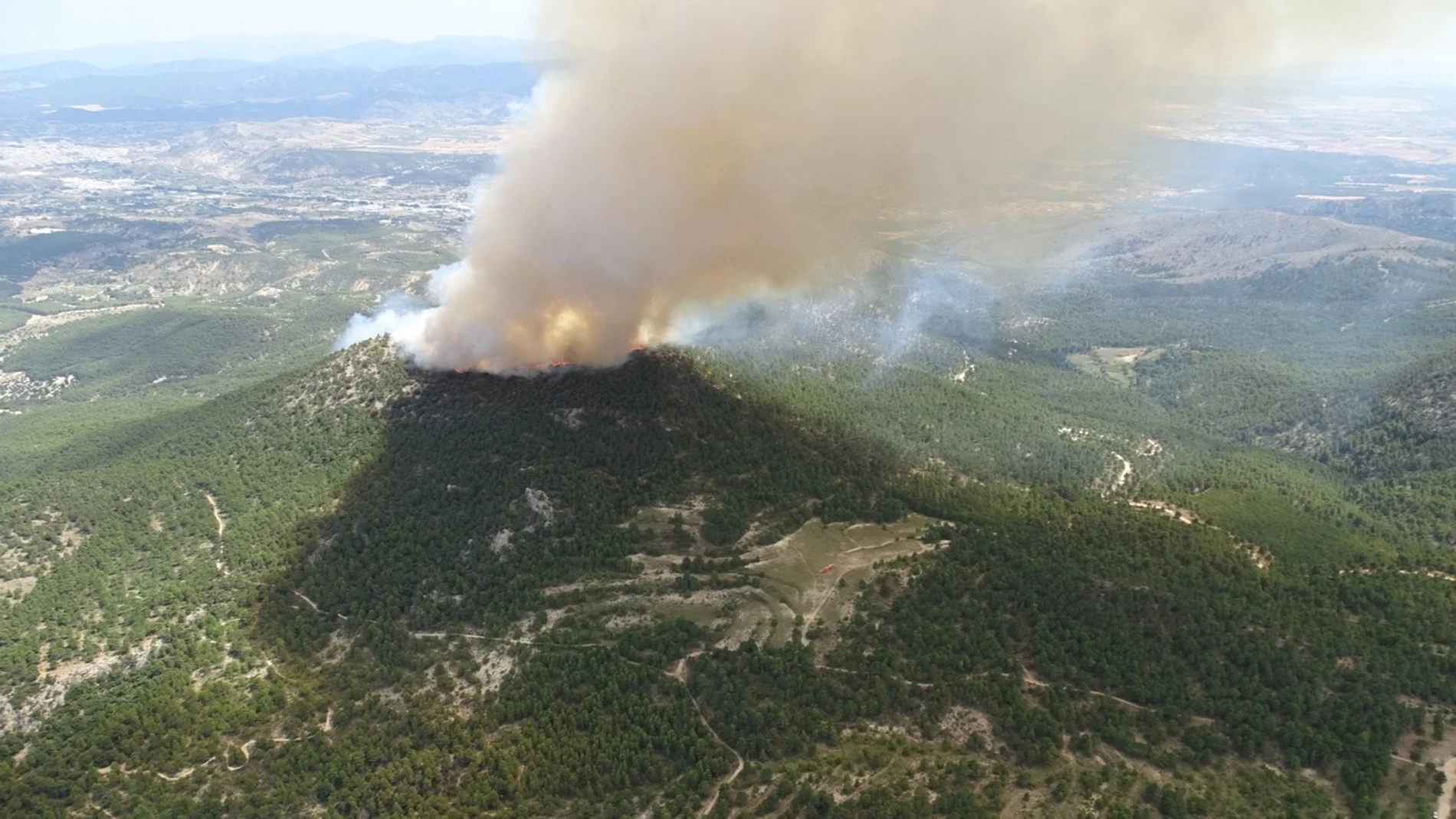AMP.- Sucesos.- Emergencias pide aviones anfibios al Ministerio para el incendio forestal del Cerro Gordo de Caravaca