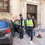 Imagen de los agentes de Policía Judicial de la Policía Nacional, abandonando la Confederación Hidrográfica del Segura (CHS) tras el registroEUROPA PRESS (Foto de ARCHIVO)07/11/2018