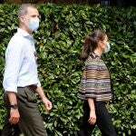 l rey Felipe VI y la reina Letizia durante su visita este viernes a la Bodega La Rioja Alta, en Haro,