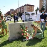 Nuevas Generaciones del Partido Popular de Palencia recuerda los 23 años del asesinato de Miguel Ángel Blanco a manos de la banda terrorista ETA en la glorieta'Victimas del Terrorismo' en Palencia