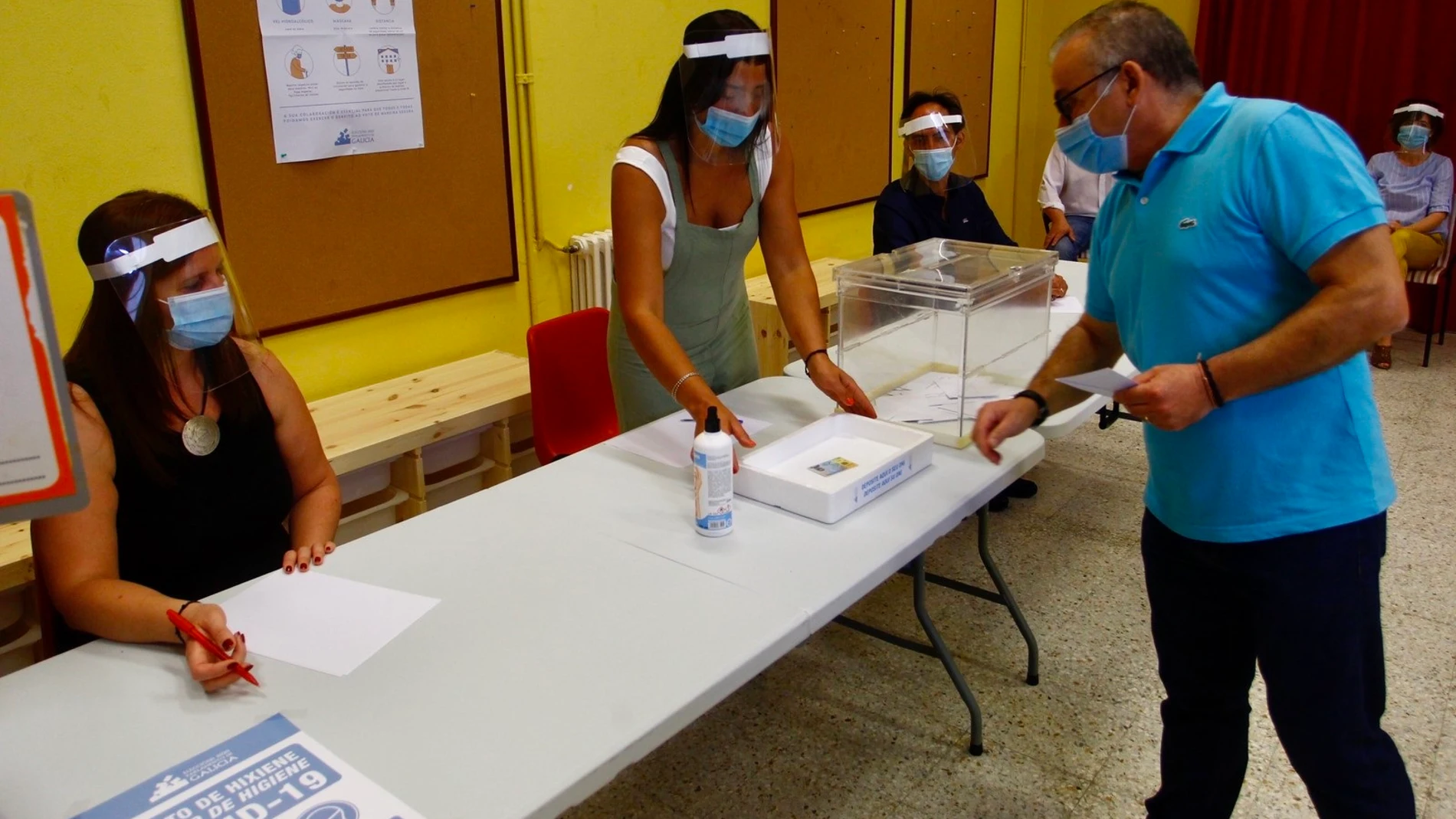 12J.- Un total de 11.856 gallegos tienen que constituir 3.952 mesas electorales este domingo