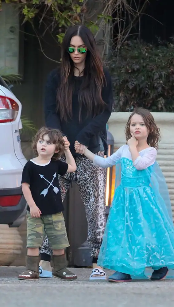 Megan Fox defiende que su hijo Noah se vista de princesa incluso para ir al colegio