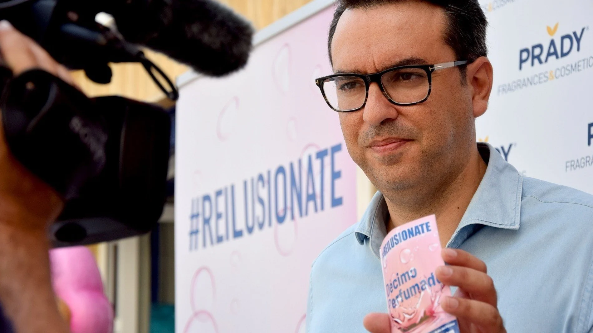 Miguel Ángel Zapata, director de Visión de Loterías Perolo, durante la presentación del Décimo perfumado