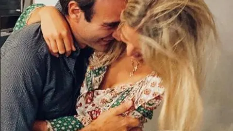 Enrique Ponce y Ana Soria, muy enamorados