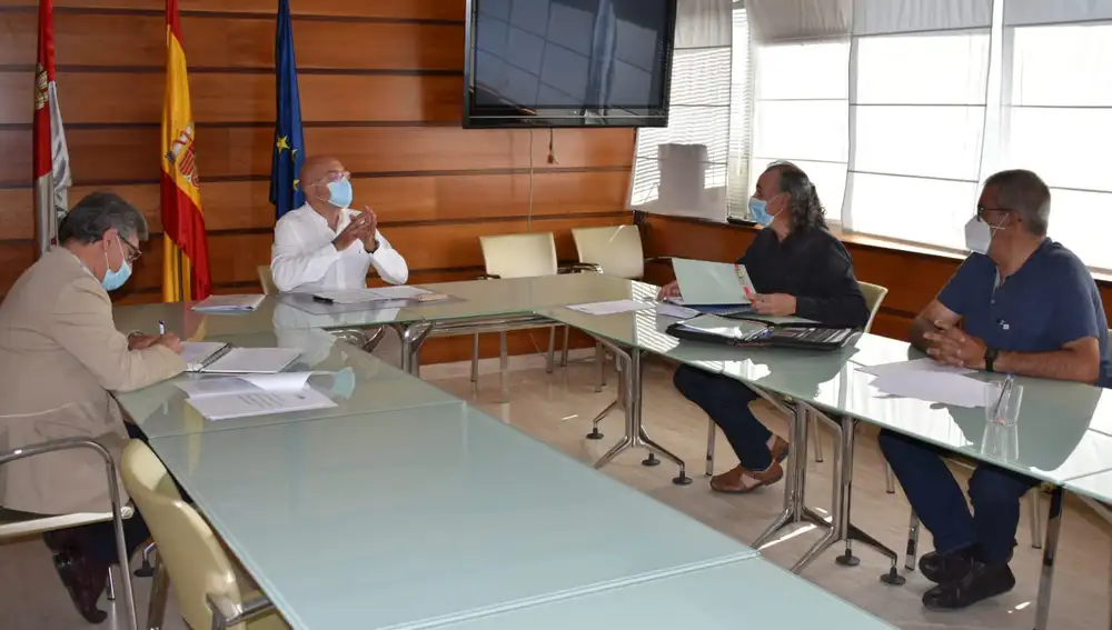 Los representantes de UCCL se reúnen con la Consejería de Agricultura y Ganadería