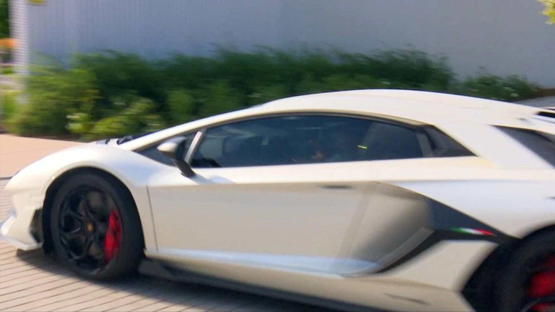 Hazard, llegando a Valdebebas en su nuevo coche