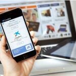 Un clientes digital utiliza los servicios de Ciaxabank