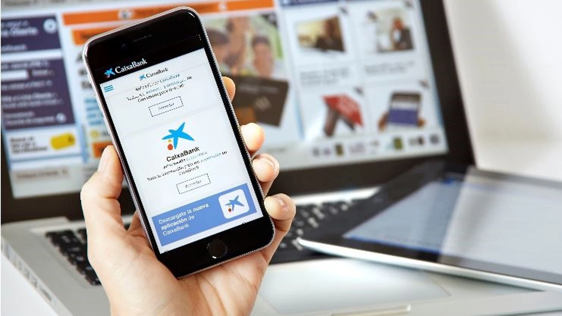 El 56 por ciento de los clientes de Caixabank en CyL usan los canales digitales para relacionarse con la entidad