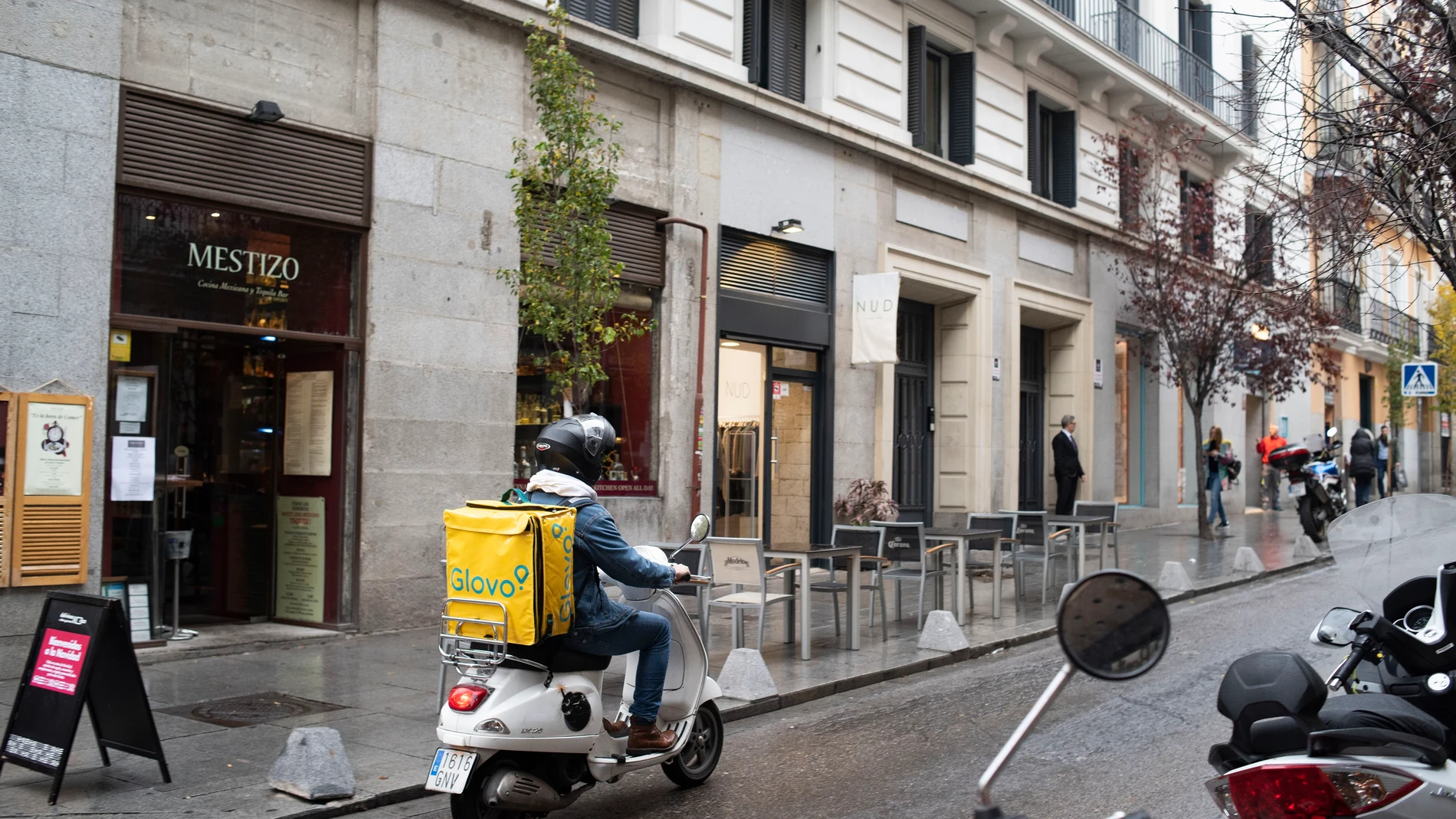 Glovo colabora con la Fundación Real Madrid con la entrega de una cena benéfica online