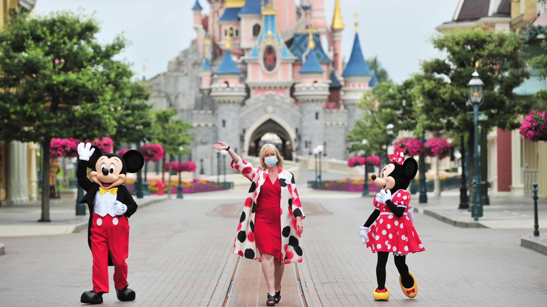 Natacha Rafalski, presidenta de Disneyland Paris, ha sido la encargada de conducir este momento tan especial junto a Mickey y Minnie