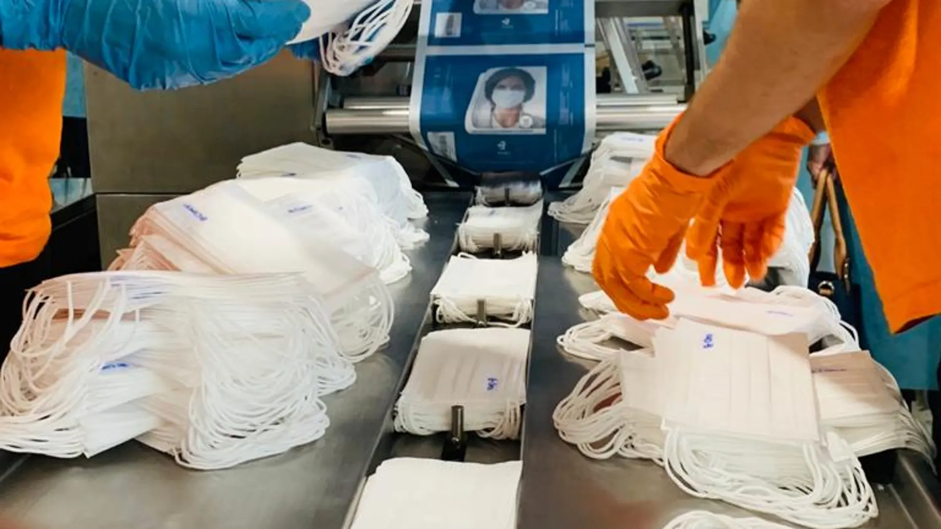 Clece ha adquirido una máquina de fabricación de mascarillas quirúrgicas para asegurar el abastecimientopara  todos sus empleados