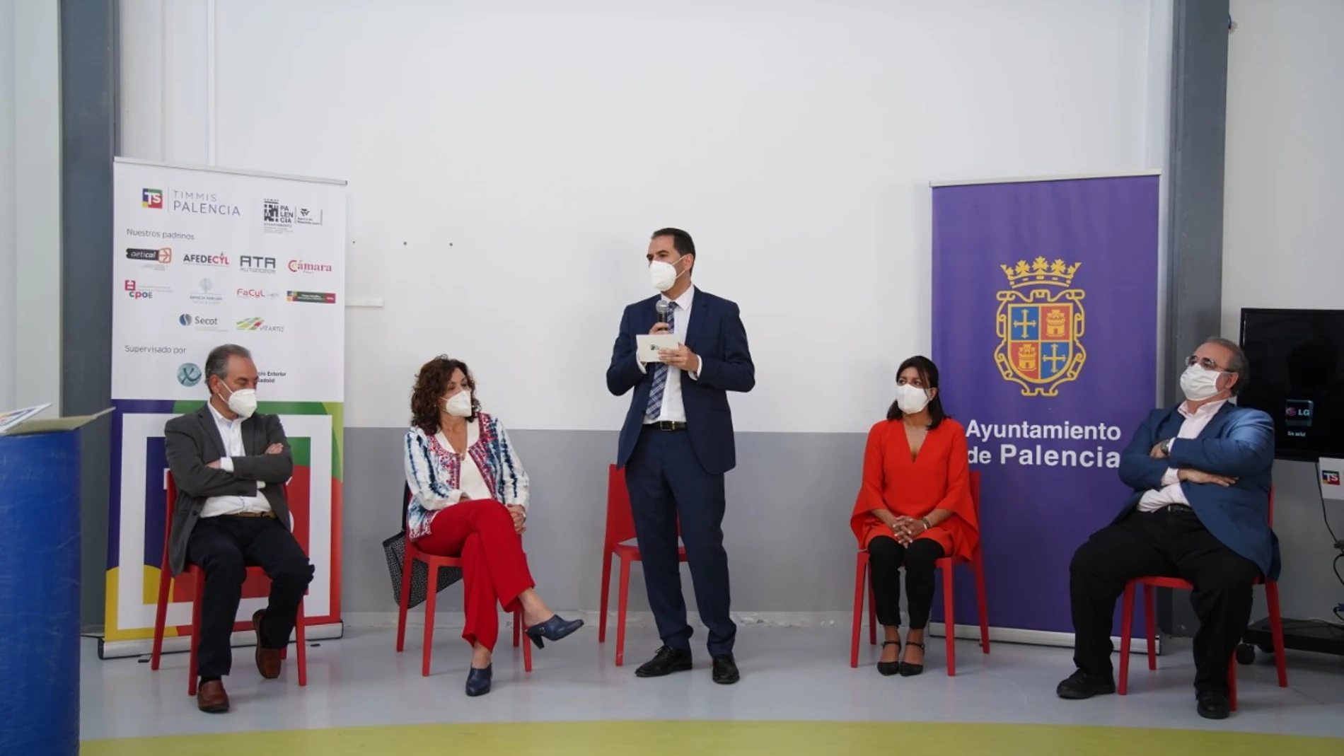 El alcalde de Palencia, Mario Simón, inaugura el Programa "Timmis"