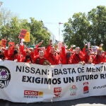 Trabajadores de la planta de Barcelona de la compañía automovilística Nissan disfrazados de los personajes de la serie 'La Casa de Papel' durante una manifestación